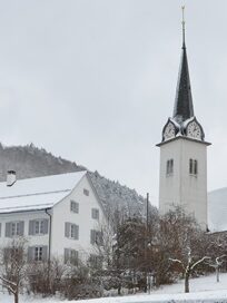 Kirche und Dorf Langenbruck im Winter