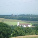 Sicht auf Kloster Maria-Stein und die Burgruine Landskron